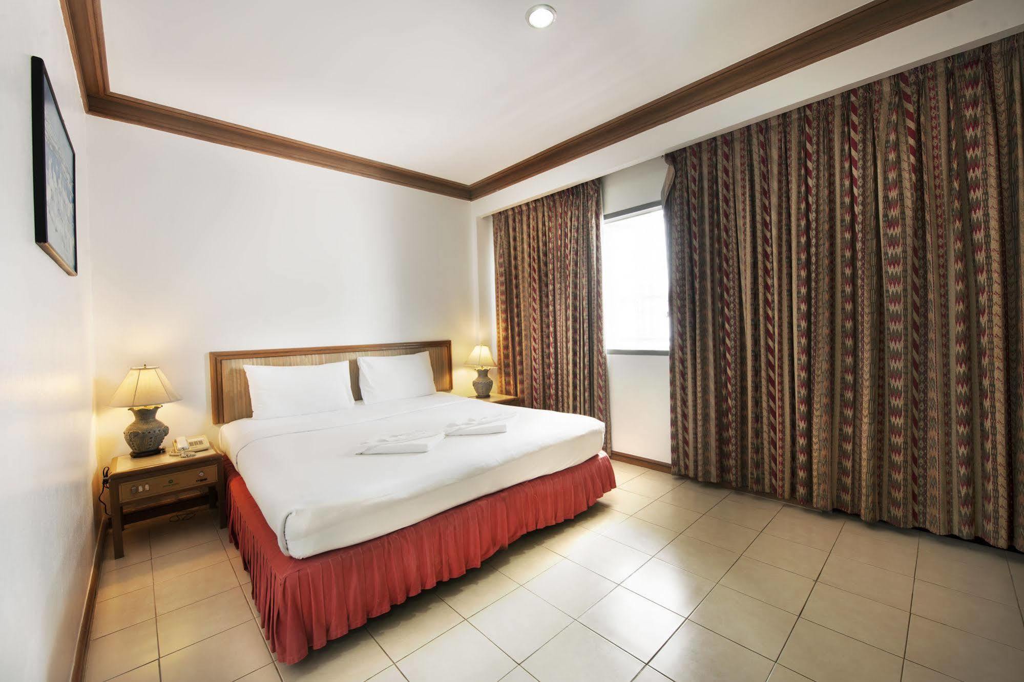 Hotel Rattana Mansion Phuket Exterior foto
