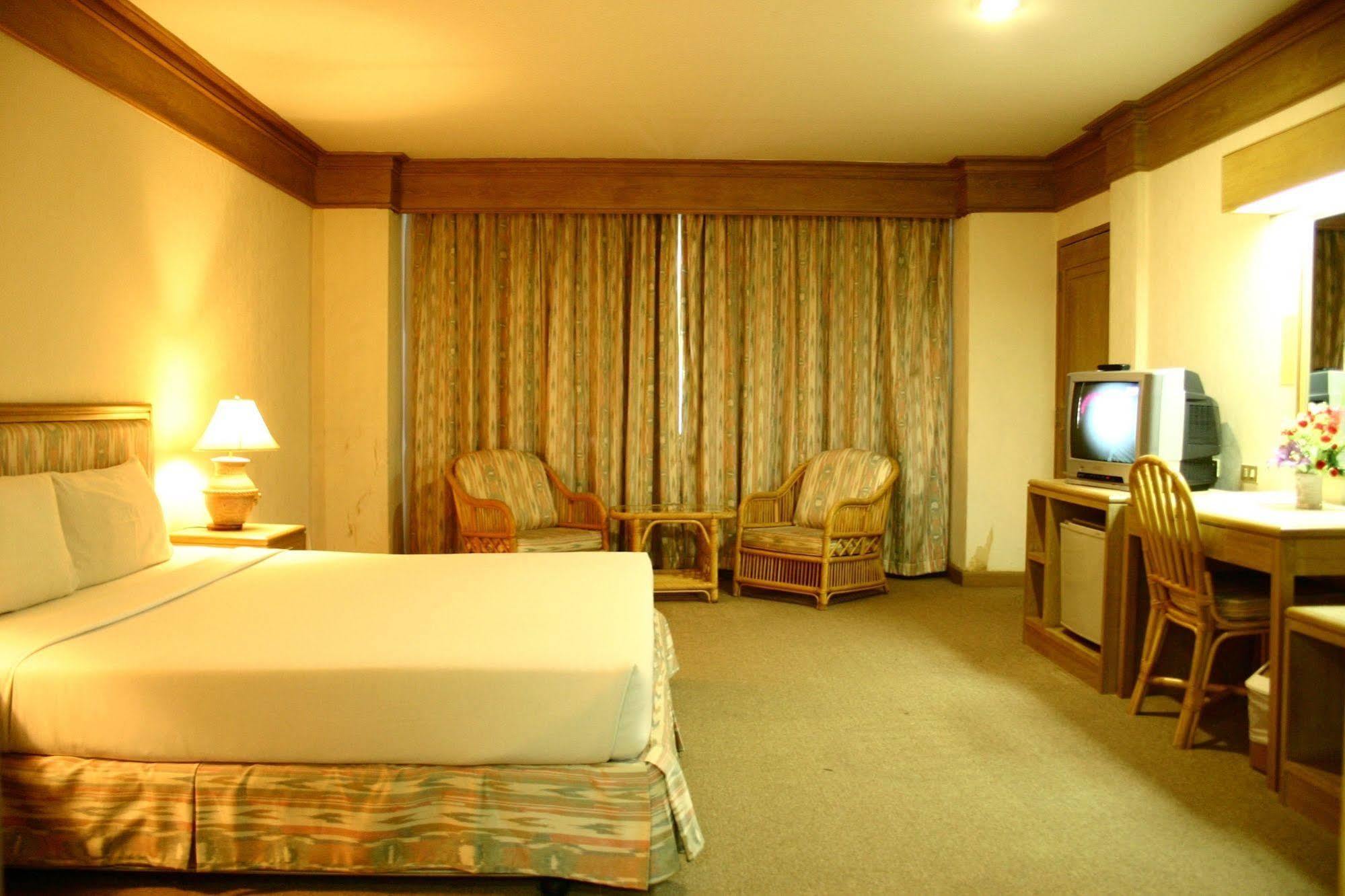 Hotel Rattana Mansion Phuket Exterior foto