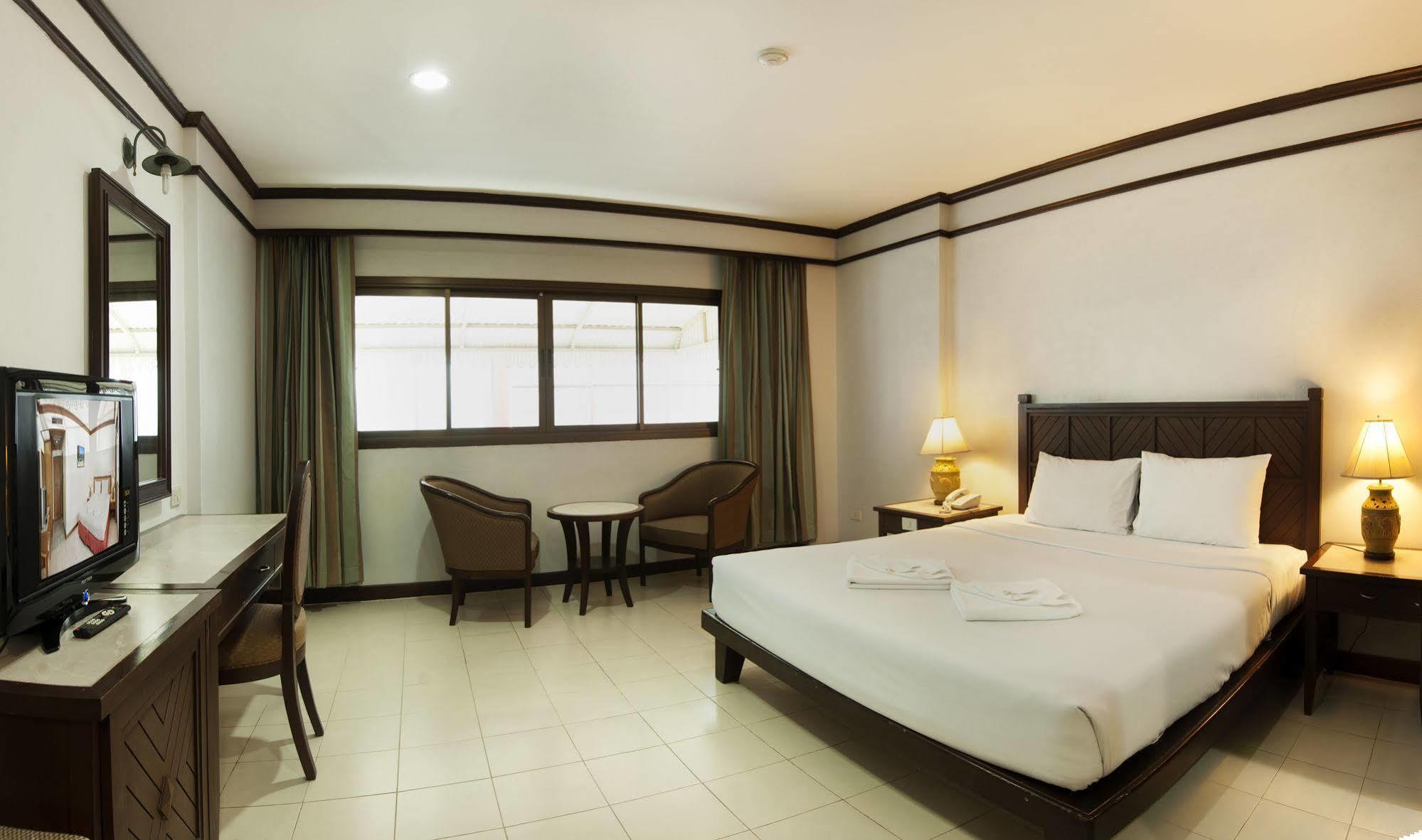 Hotel Rattana Mansion Phuket Exterior foto