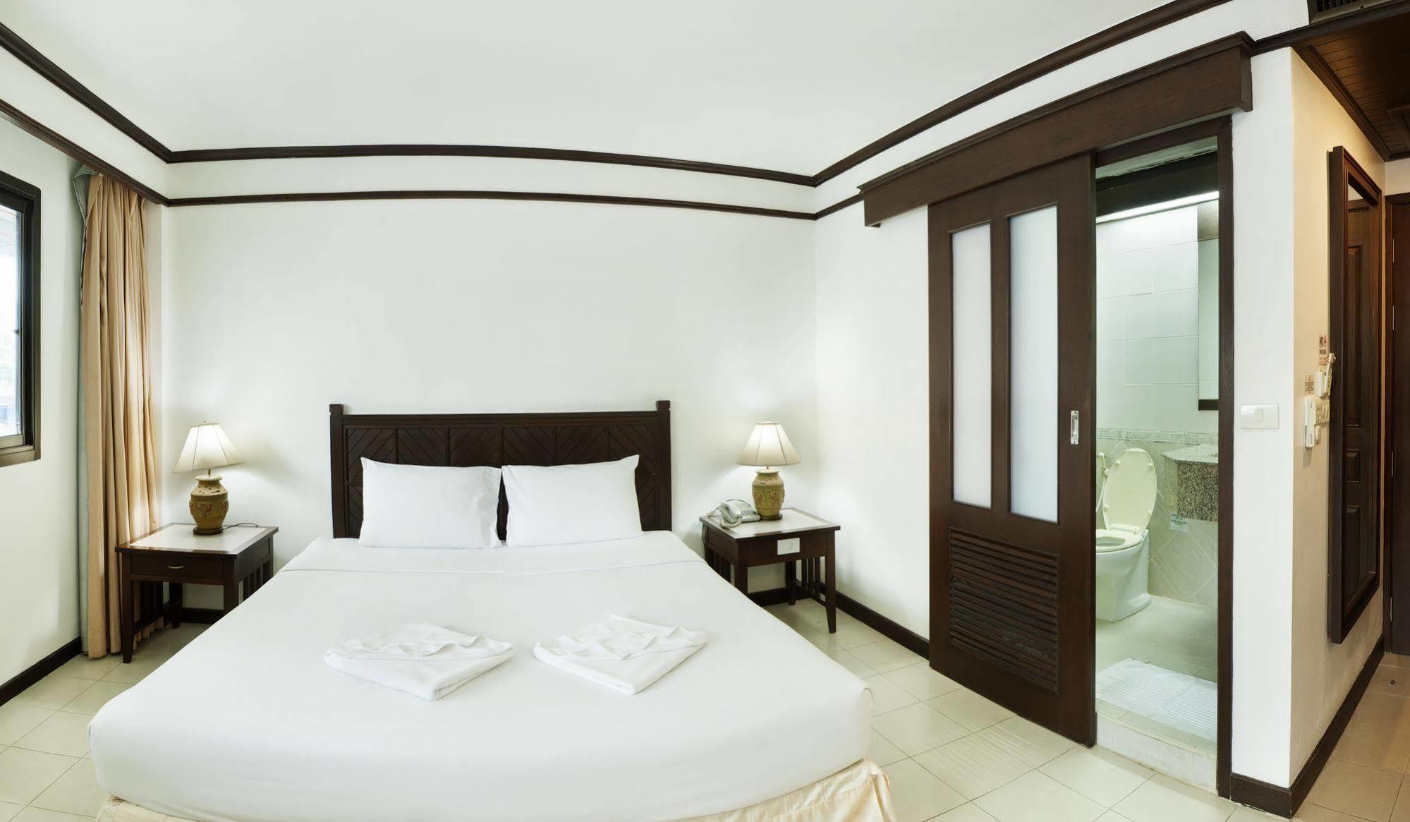 Hotel Rattana Mansion Phuket Exterior foto