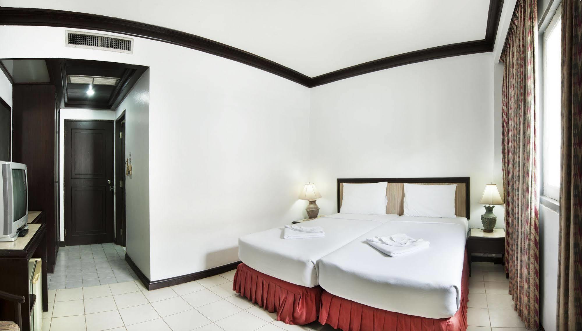 Hotel Rattana Mansion Phuket Exterior foto