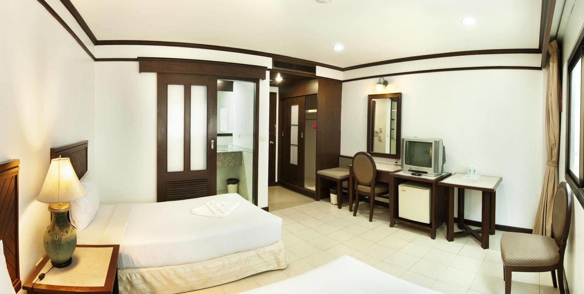 Hotel Rattana Mansion Phuket Exterior foto